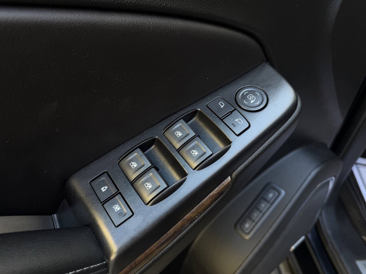 Used 2019 Chevrolet Tahoe LT AWD/4WD image 32