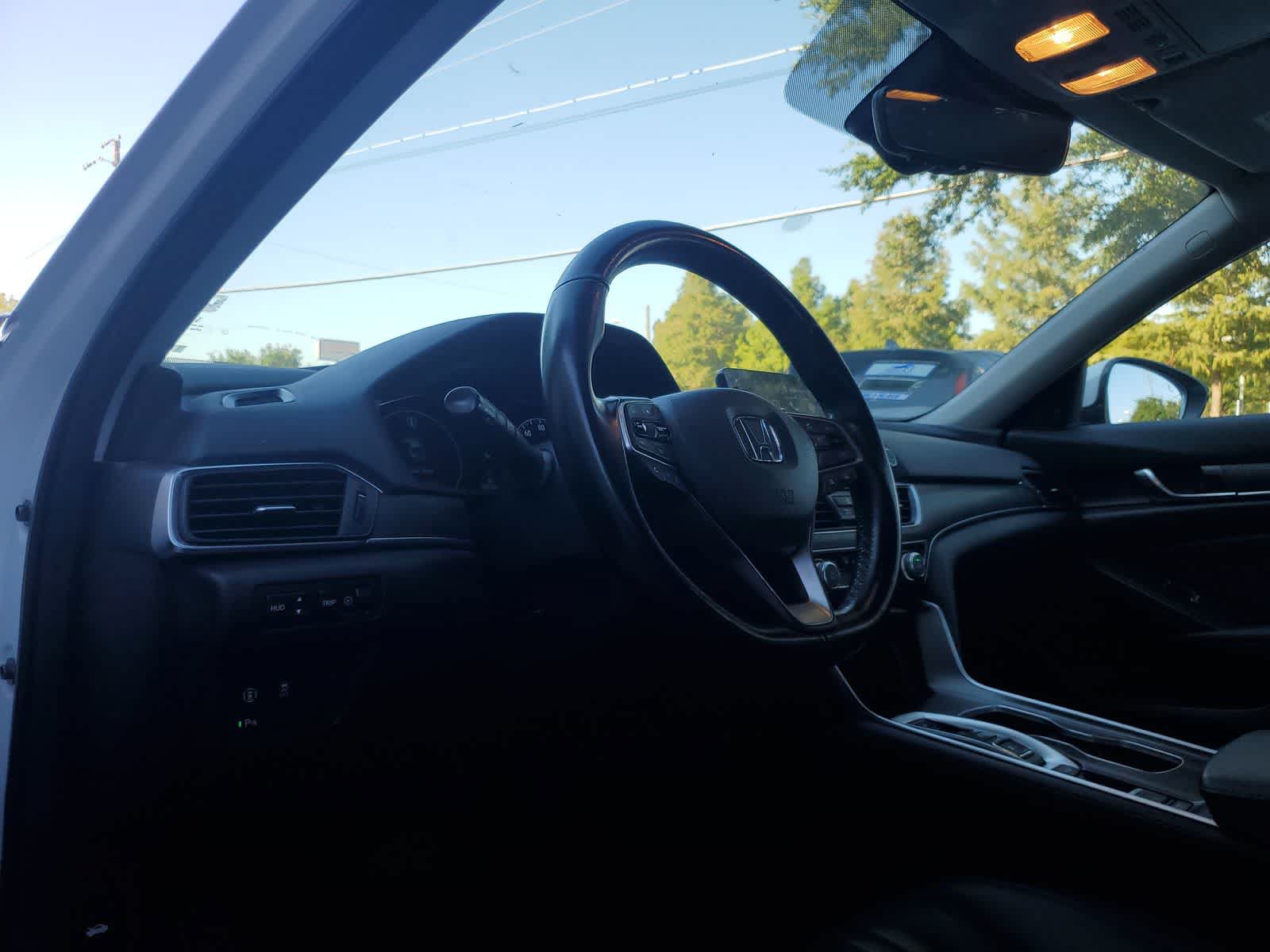 Used 2022 Honda Accord Touring image 2