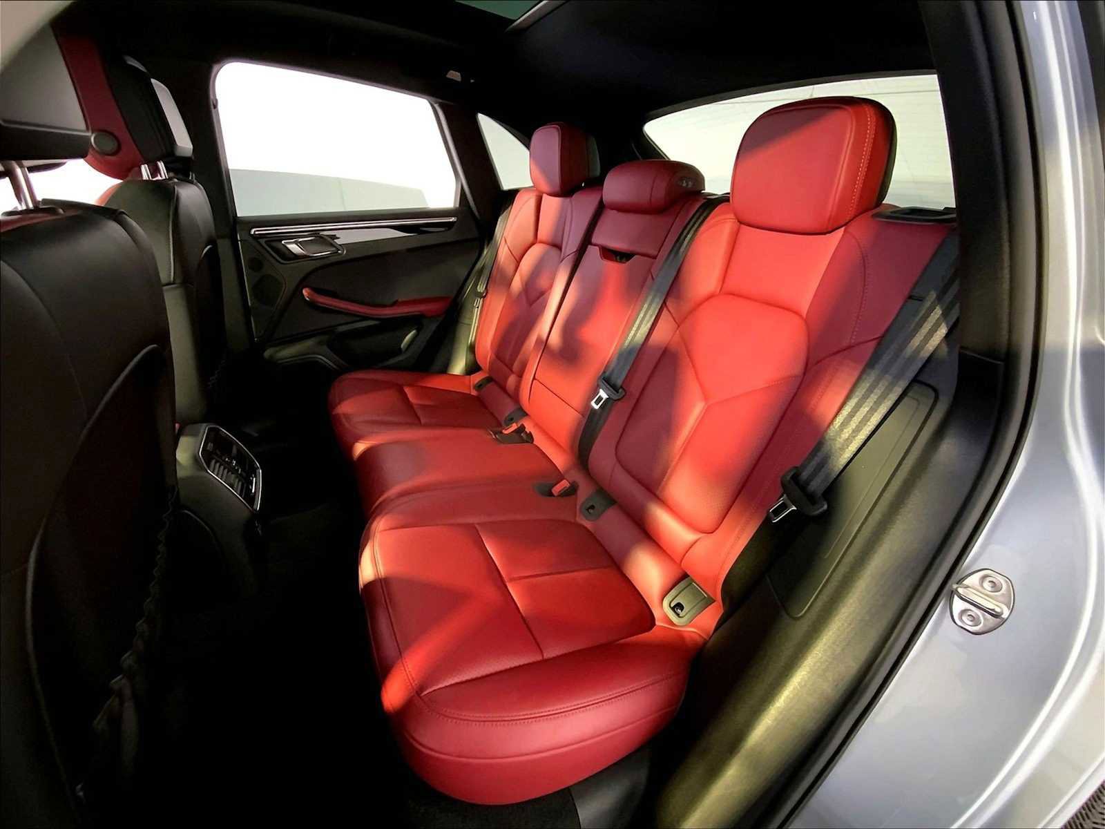 Certified 2023 Porsche Macan image 24