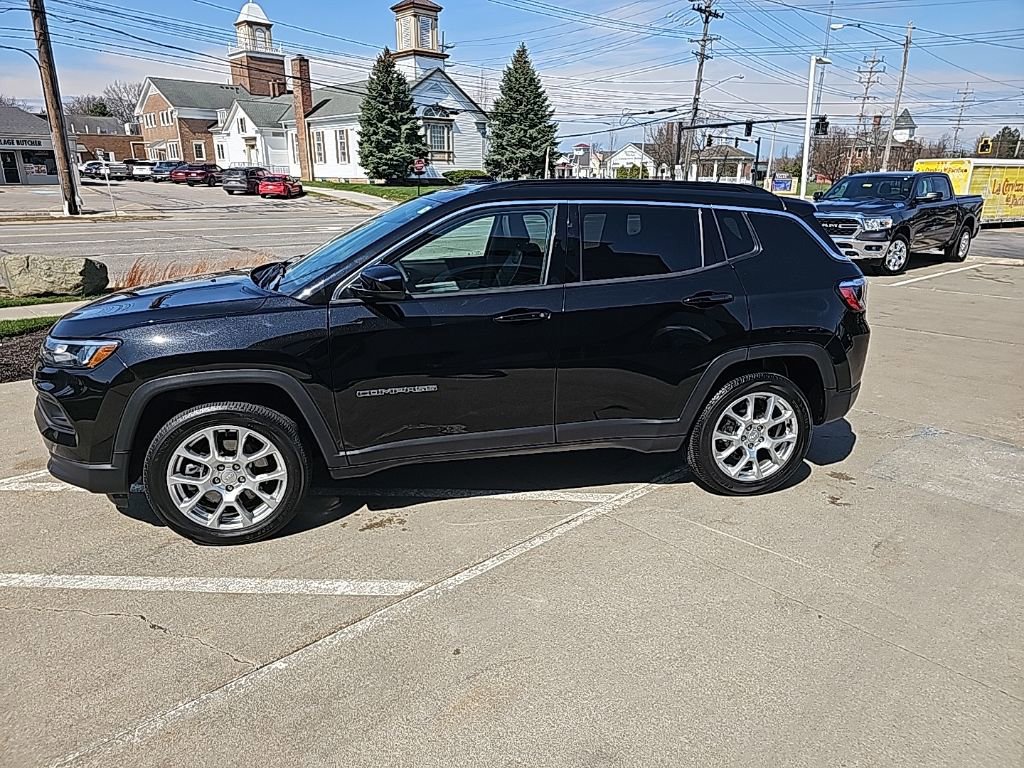 Used 2023 Jeep Compass Latitude AWD/4WD image 8