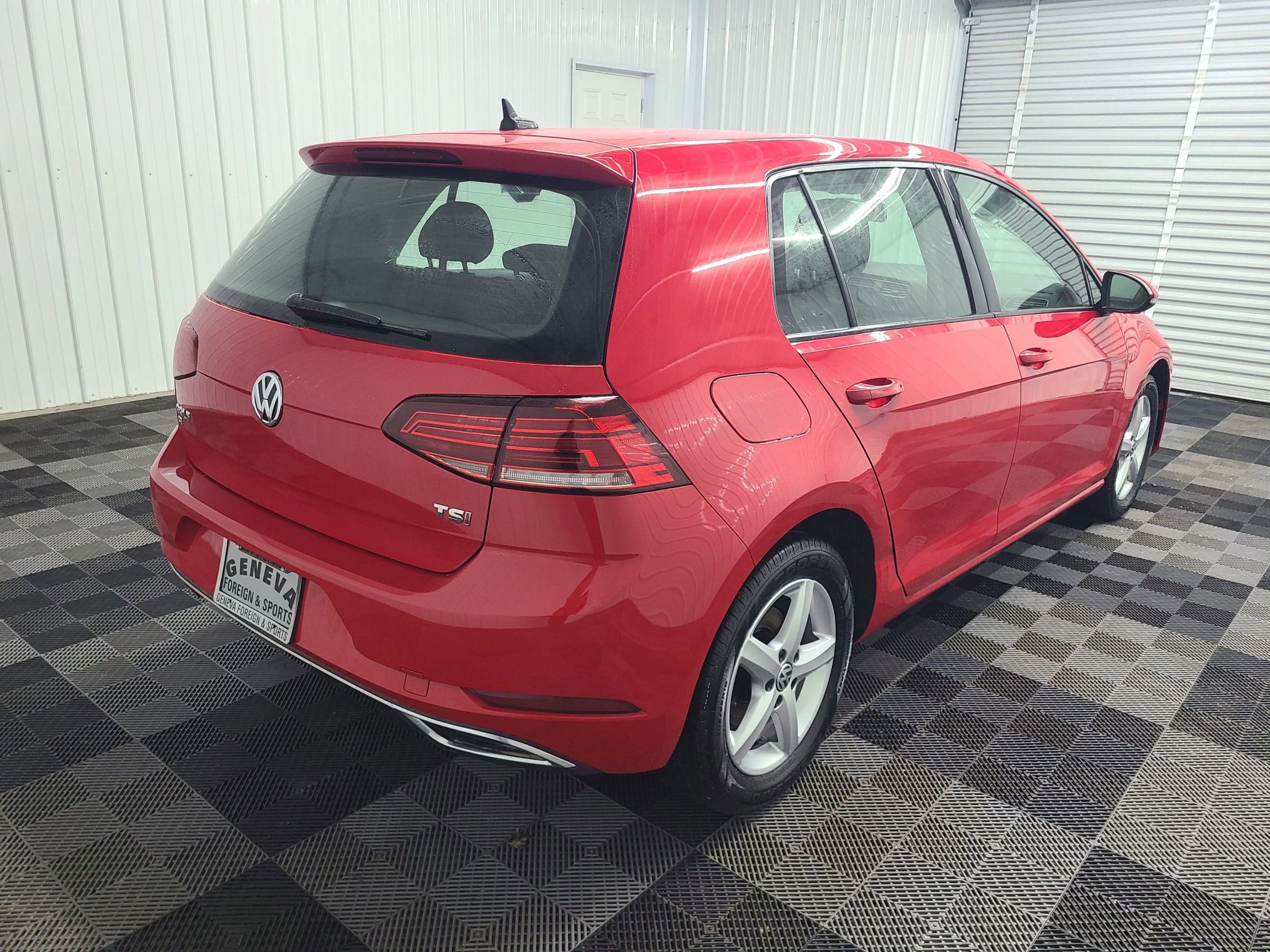 Used 2018 Volkswagen Golf SE image 11