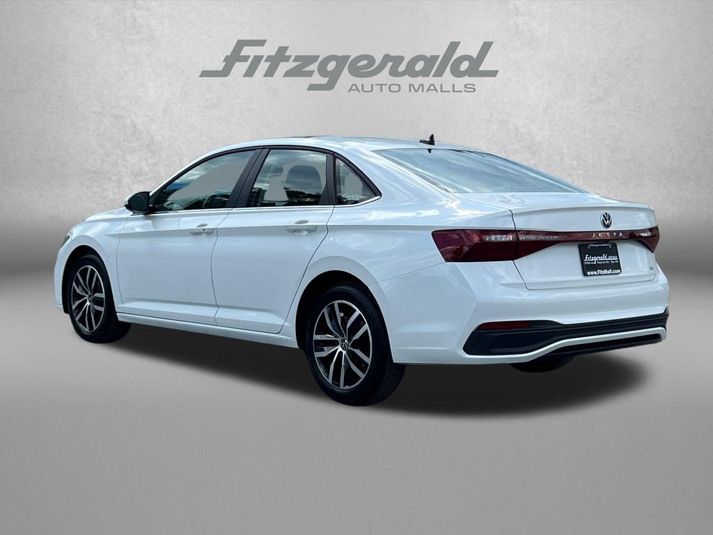 Used 2025 Volkswagen Jetta SE FWD image 9