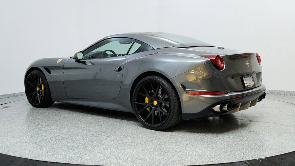 Used 2018 Ferrari California T image 3