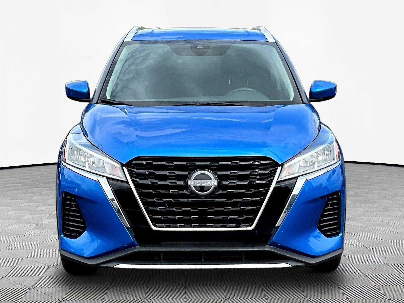 Used 2023 Nissan Kicks SV FWD image 2