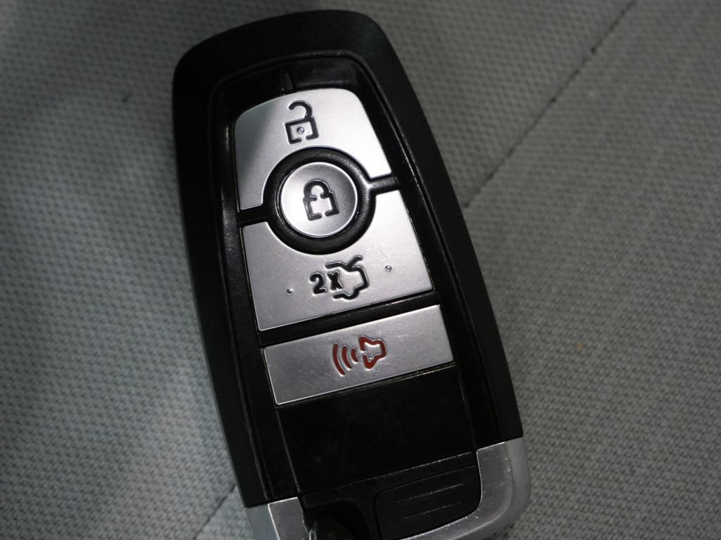 Used 2020 Ford Fusion SE w/ Equipment Group 151A FWD image 24