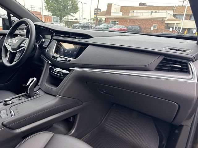 Certified 2024 Cadillac XT5 Luxury w/ LPO, Floor Liner Package AWD/4WD image 20
