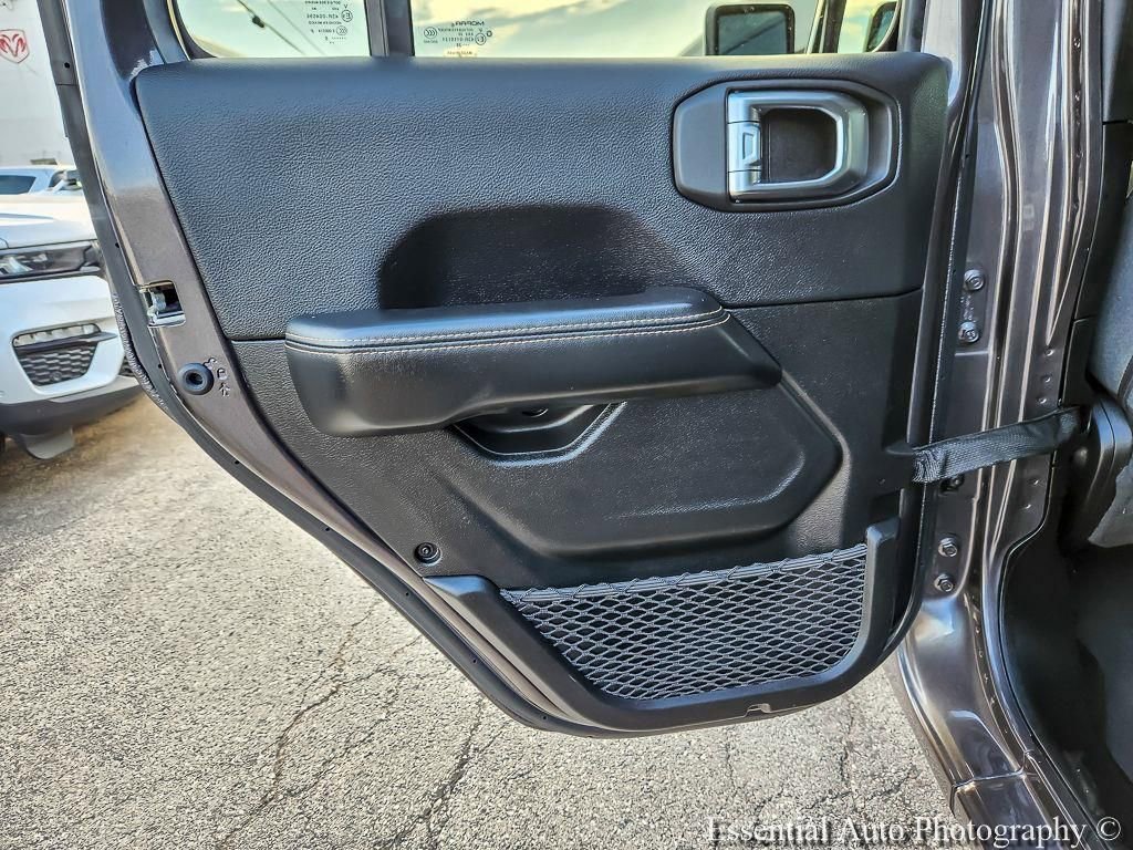 Used 2025 Jeep Wrangler Unlimited Sahara w/ Safety Group AWD/4WD image 20