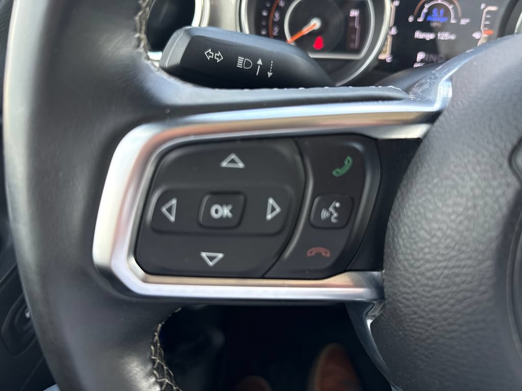 Used 2018 Jeep Wrangler Unlimited Sahara AWD/4WD image 16
