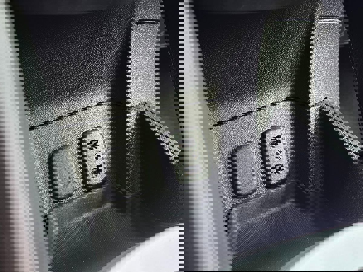 Used 2017 Chevrolet Volt LT w/ Comfort Package image 38