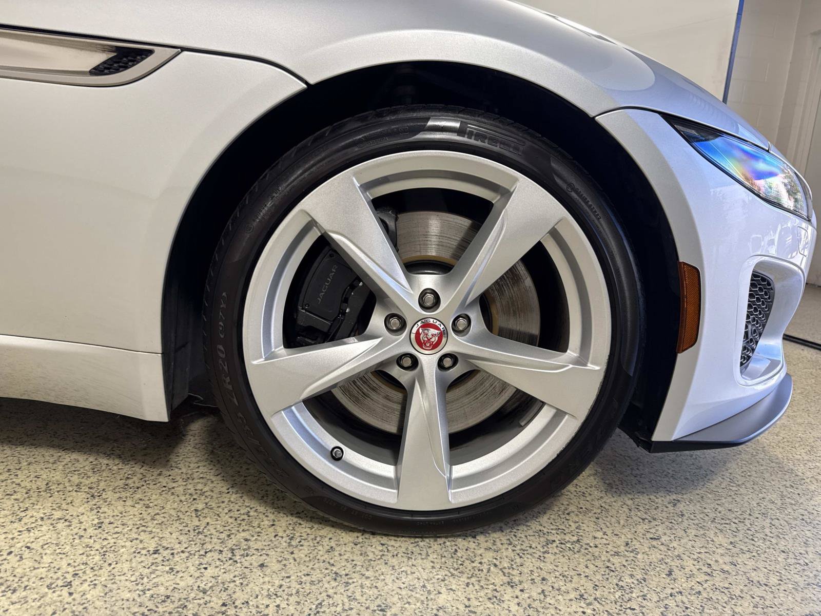 Used 2023 Jaguar F-TYPE Coupe RWD image 9