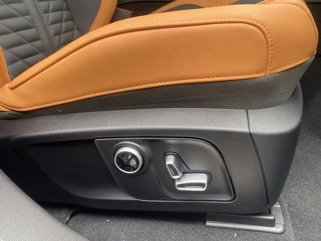 Used 2024 Maserati Levante Trofeo image 39