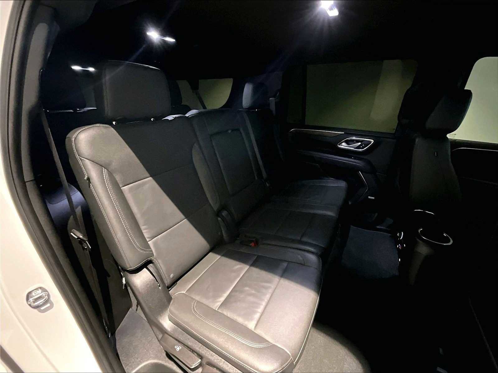 Used 2024 Chevrolet Suburban Z71 image 32