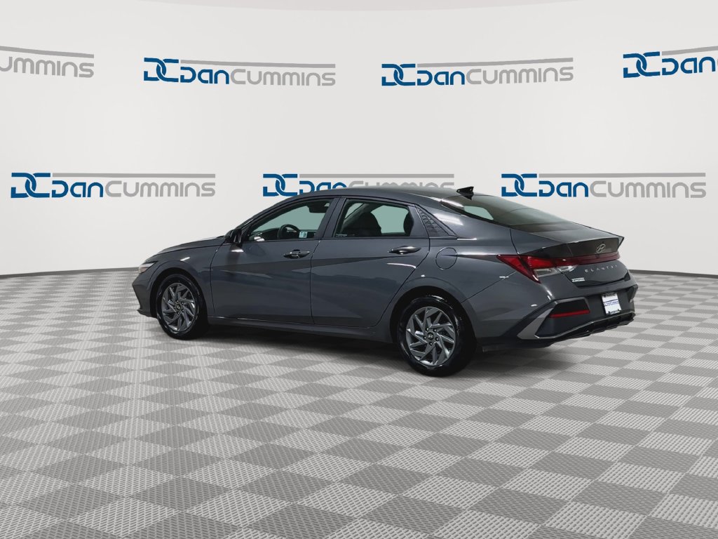 Used 2024 Hyundai Elantra SEL FWD image 7