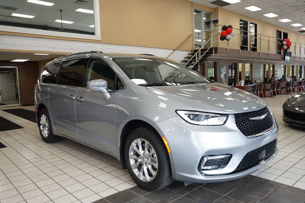 Used 2021 Chrysler Pacifica Touring-L w/ Uconnect Theater Family Group AWD/4WD image 20