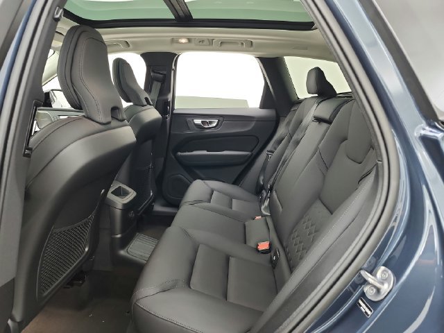 New 2027 Volvo XC60 T8 Plus AWD/4WD image 36