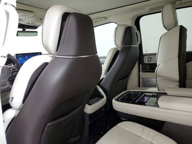 Used 2024 Lincoln Navigator Black Label image 10