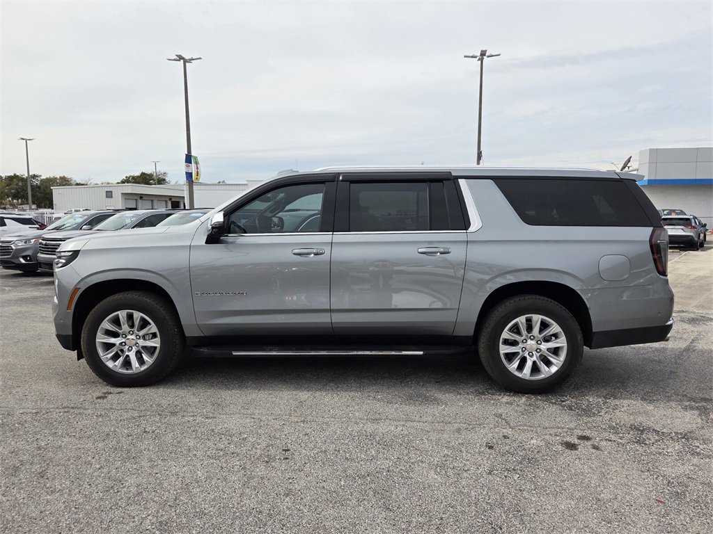 Used 2025 Chevrolet Suburban Premier image 4