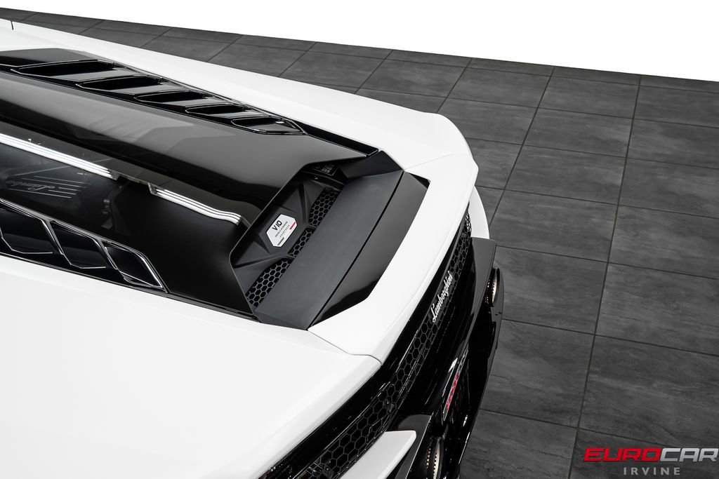 Used 2022 Lamborghini Huracan EVO AWD/4WD image 17