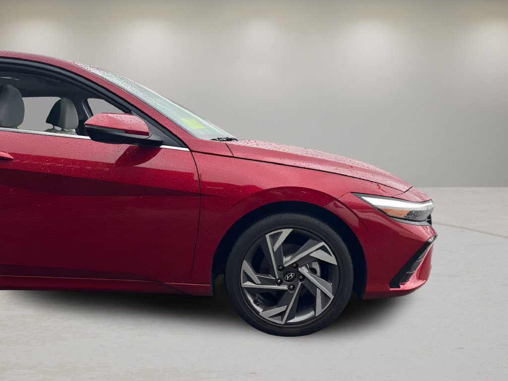 Used 2025 Hyundai Elantra Limited FWD image 25