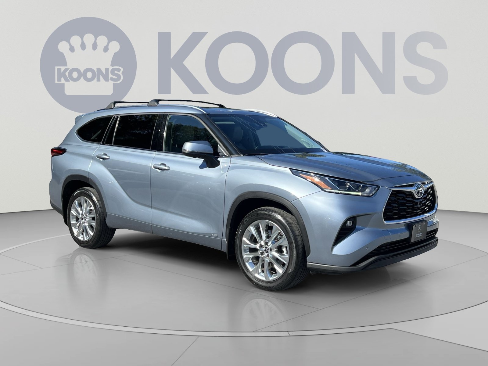 Used 2023 Toyota Highlander Limited AWD/4WD image 2