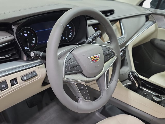 New 2026 Cadillac XT5 Premium Luxury w/ LPO, Floor Liner Package AWD/4WD image 12