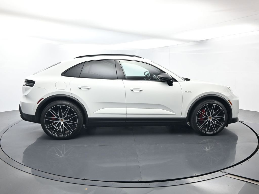 Certified 2025 Porsche Macan 4S Electric AWD/4WD image 16