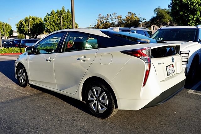 Used 2016 Toyota Prius Four FWD image 7