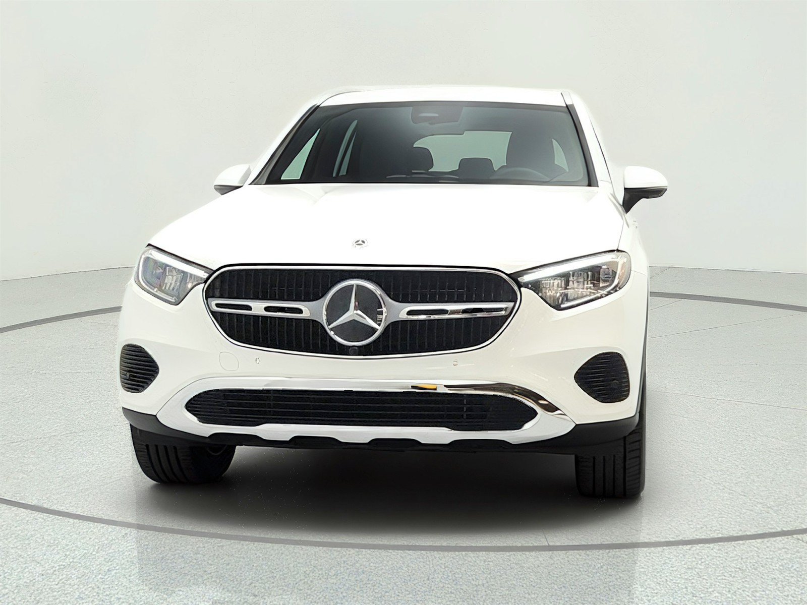 Used 2025 Mercedes-Benz GLC 350e 4MATIC image 2