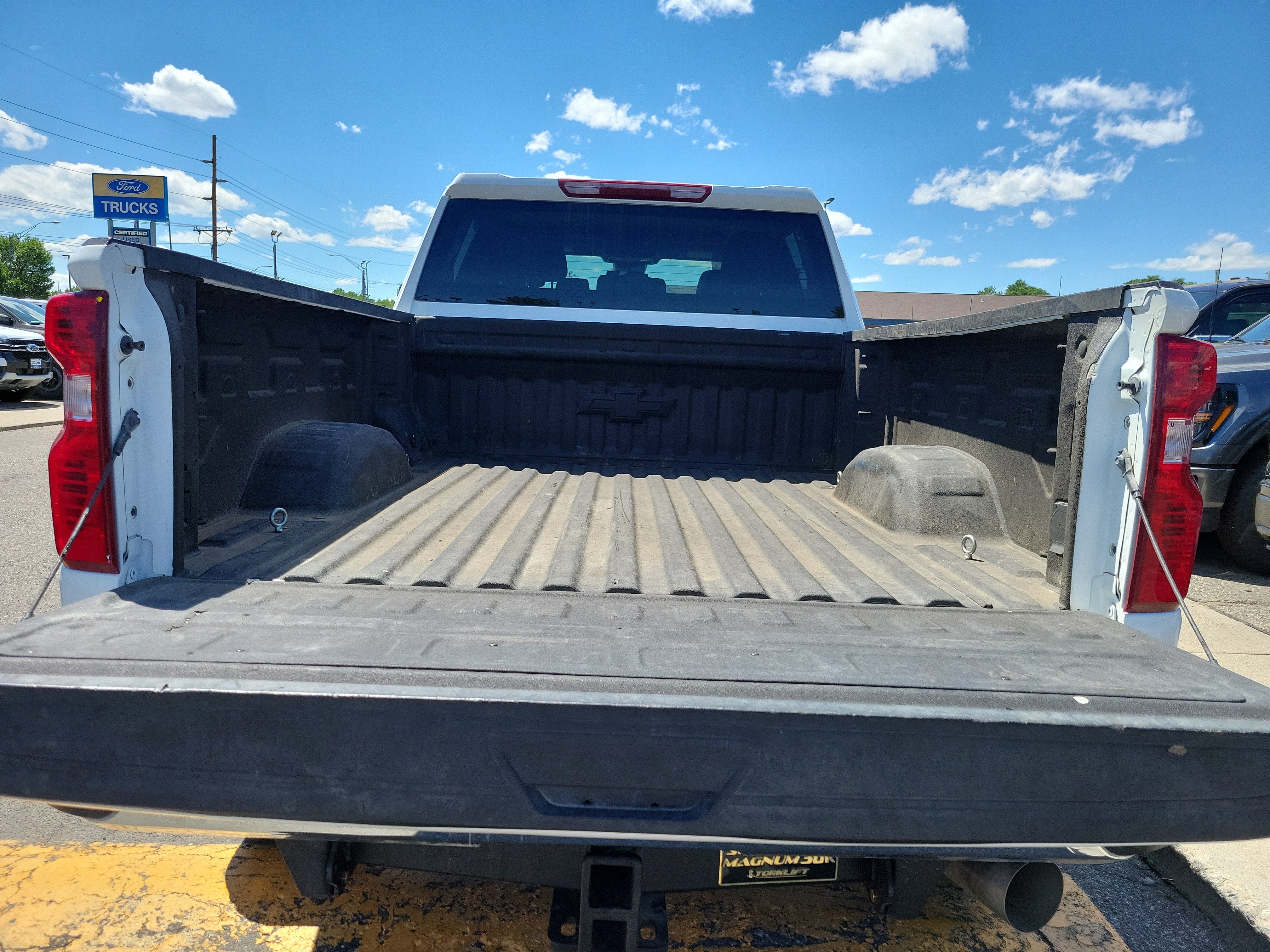 Used 2024 Chevrolet Silverado 2500 LT AWD/4WD image 10
