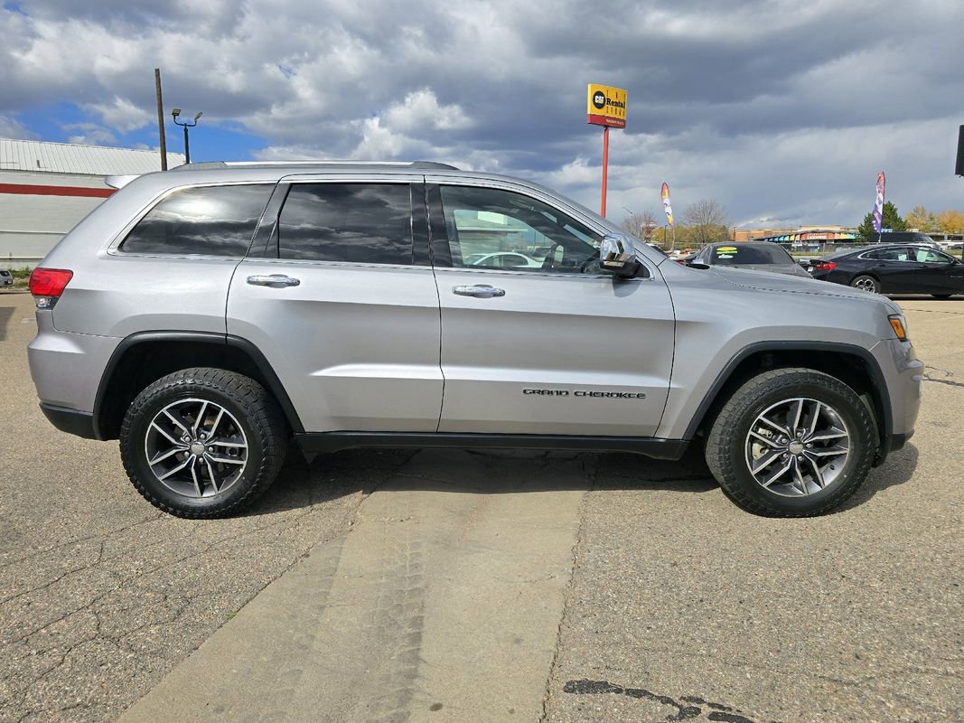 Used 2017 Jeep Grand Cherokee Limited w/ Luxury Group II image 3