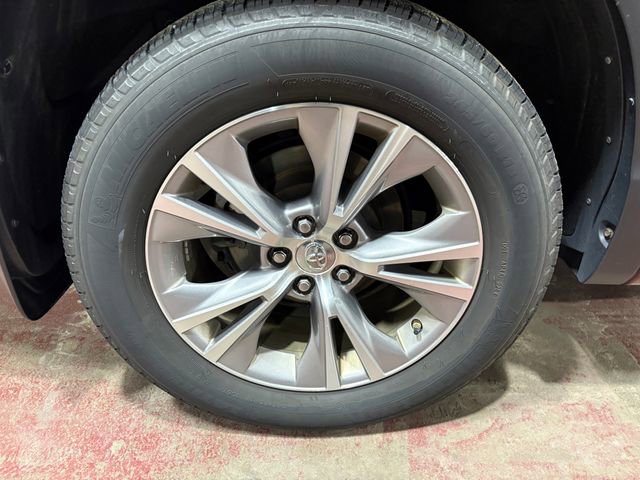 Used 2015 Toyota Highlander XLE image 24