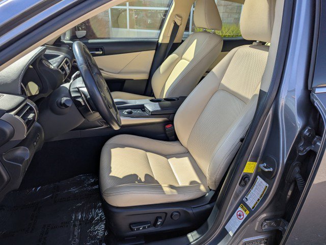 Used 2014 Lexus IS 250 w/ Navigation Package RWD image 9