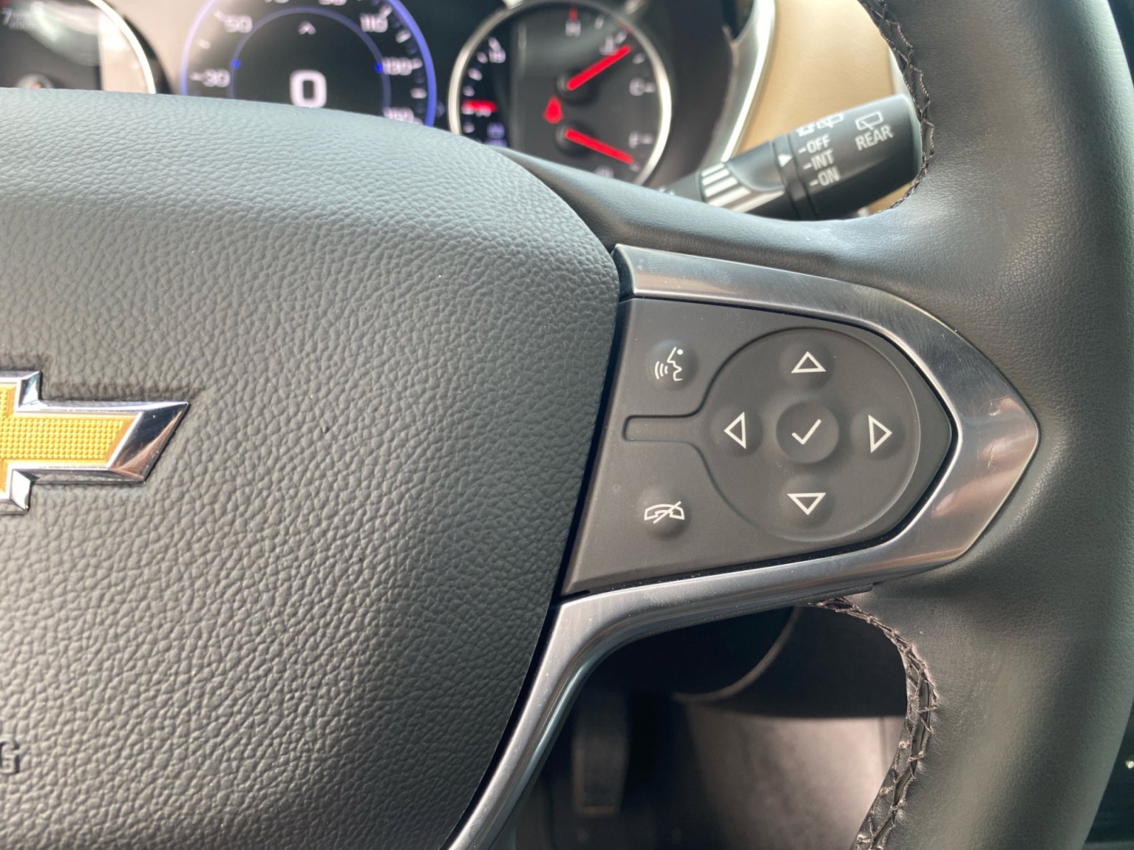 Used 2023 Chevrolet Traverse Premier image 29
