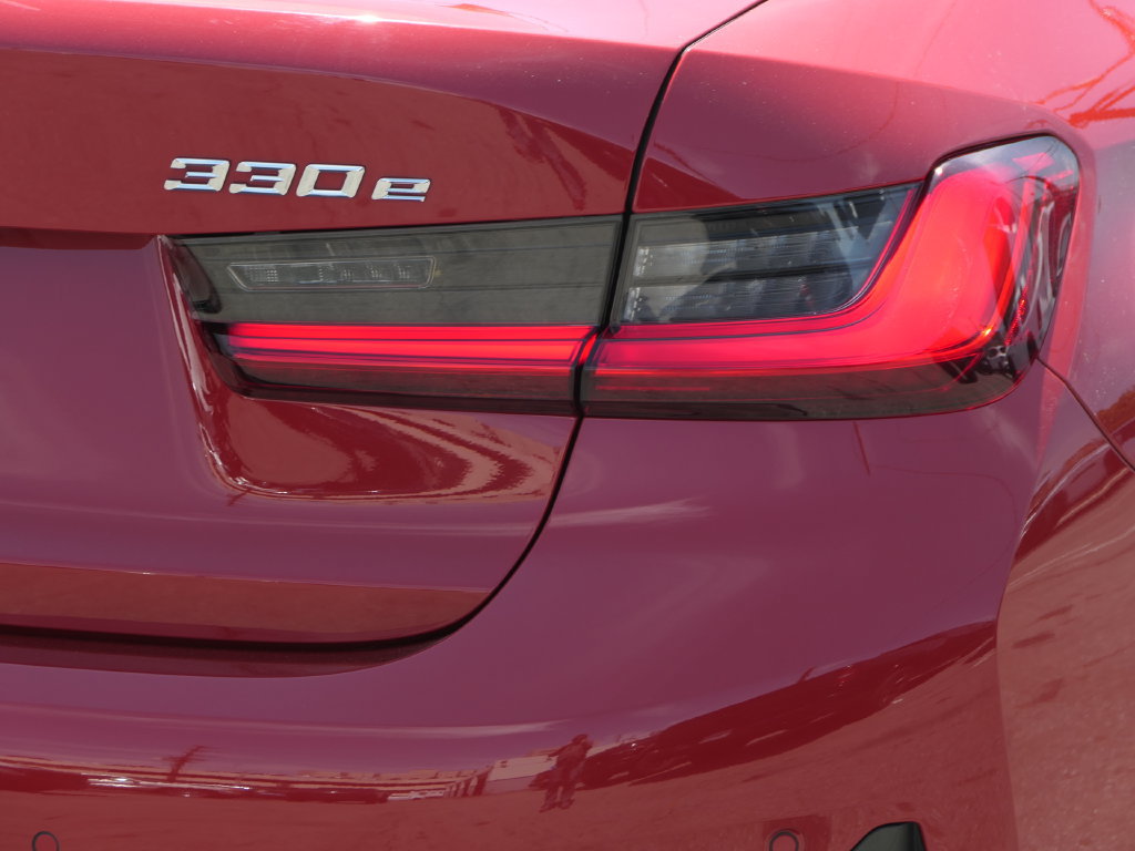 Used 2021 BMW 330e w/ Premium Package RWD image 4