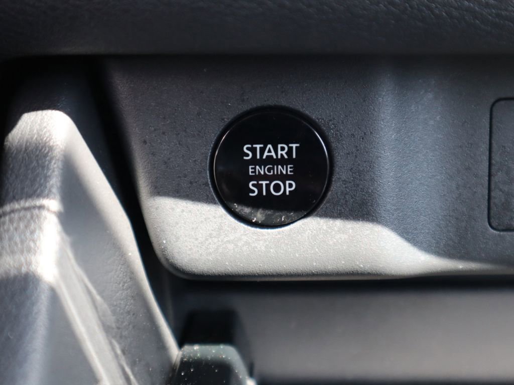 Certified 2025 Nissan Rogue SV image 26