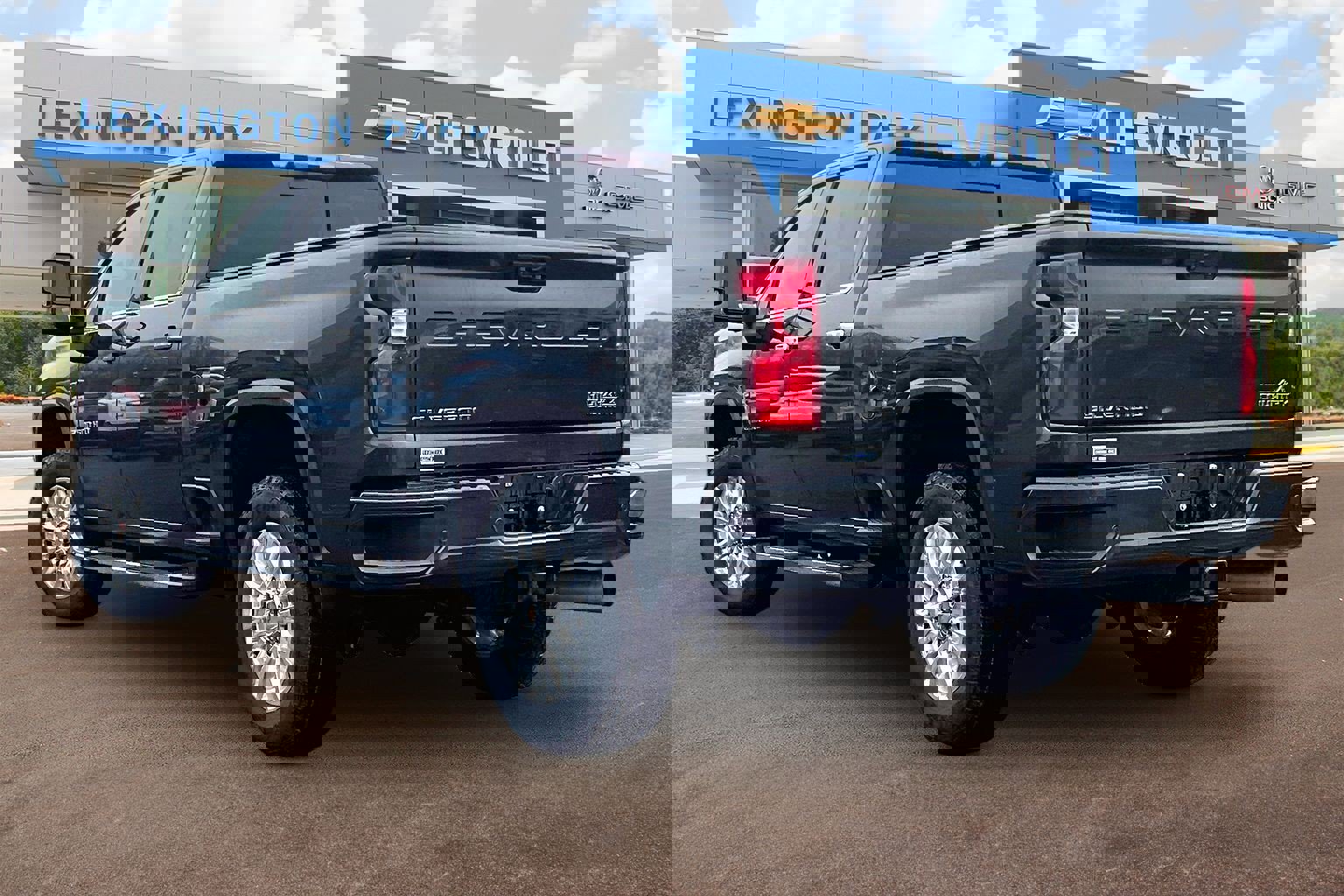 Used 2023 Chevrolet Silverado 2500 High Country image 2