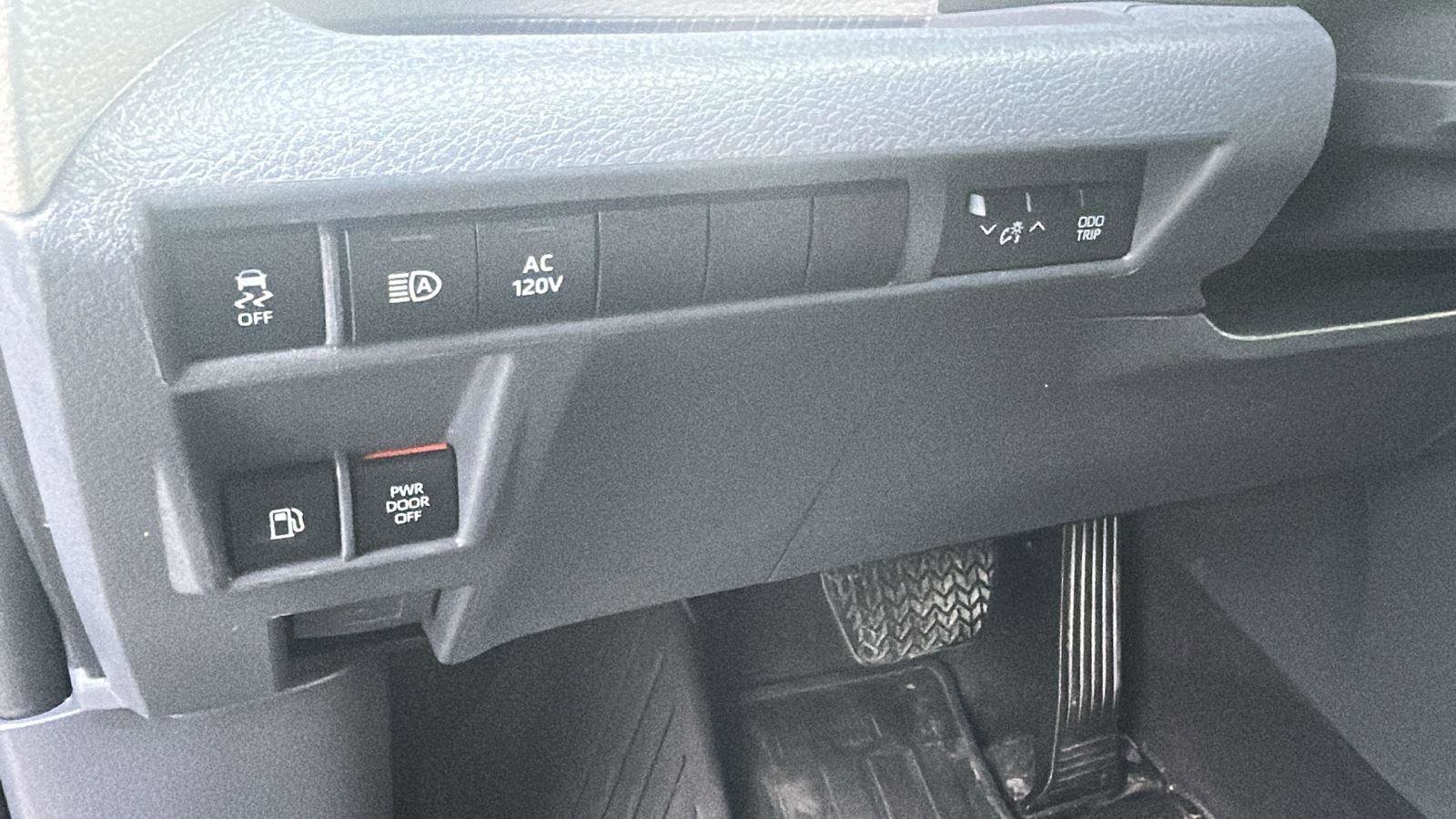 Used 2023 Toyota Sienna XLE image 16