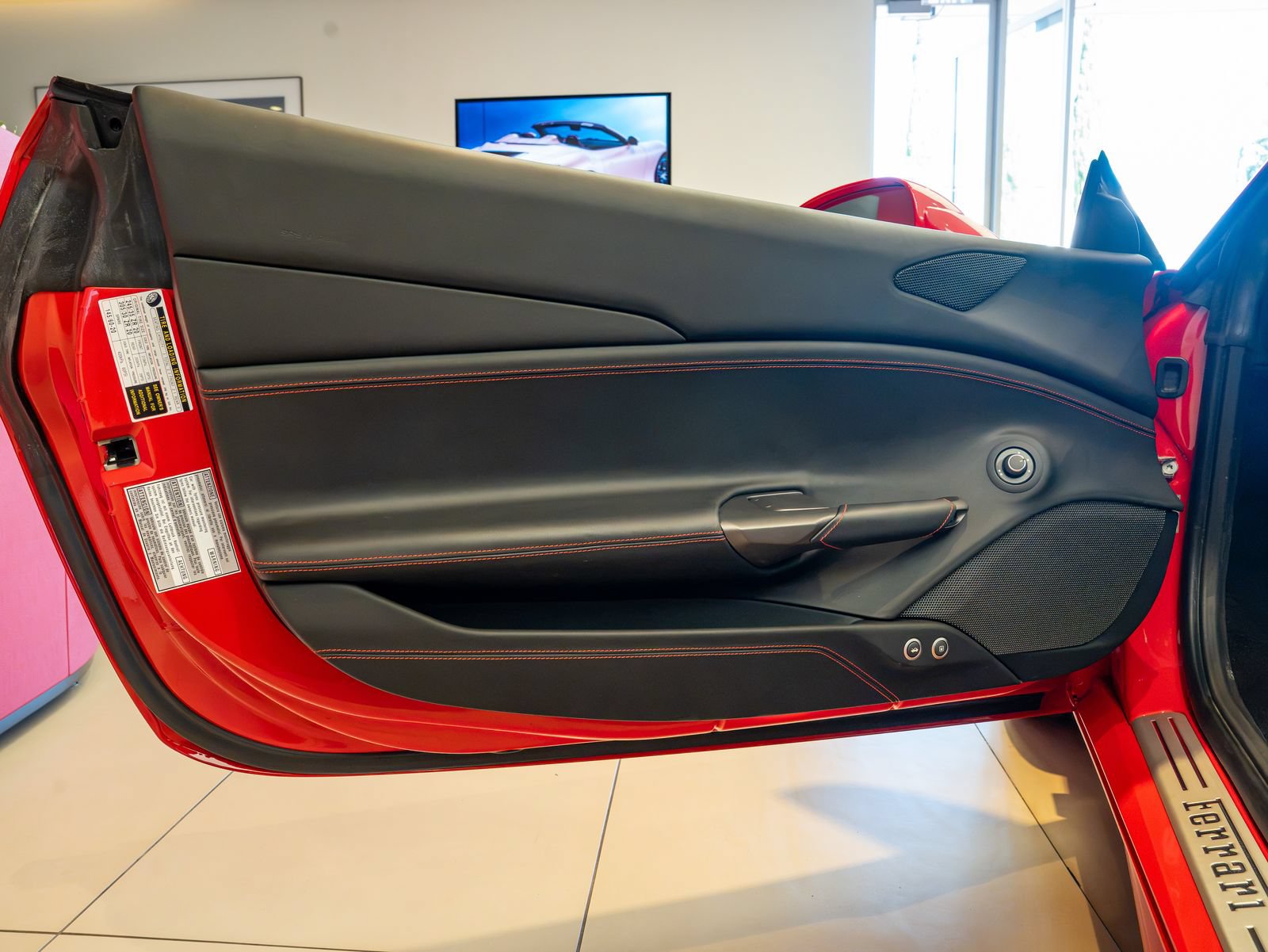 Used 2019 Ferrari 488 GTB RWD image 8