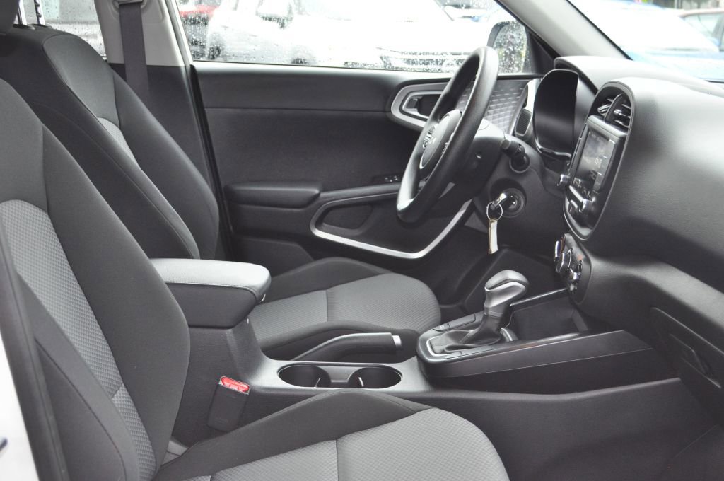 Used 2024 Kia Soul LX w/ LX Technology Package image 17