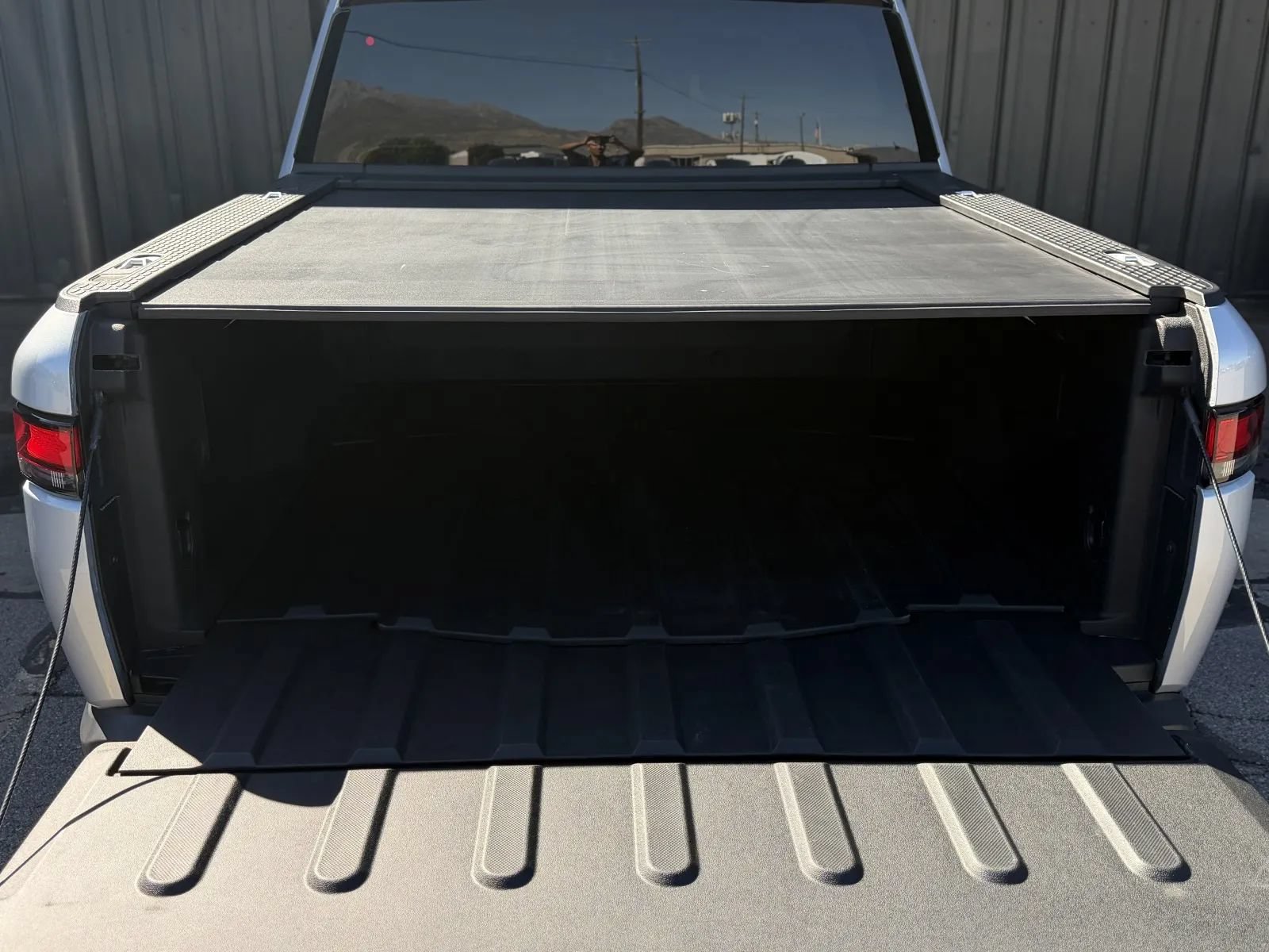 Used 2023 Rivian R1T Adventure Dual AWD/4WD image 17