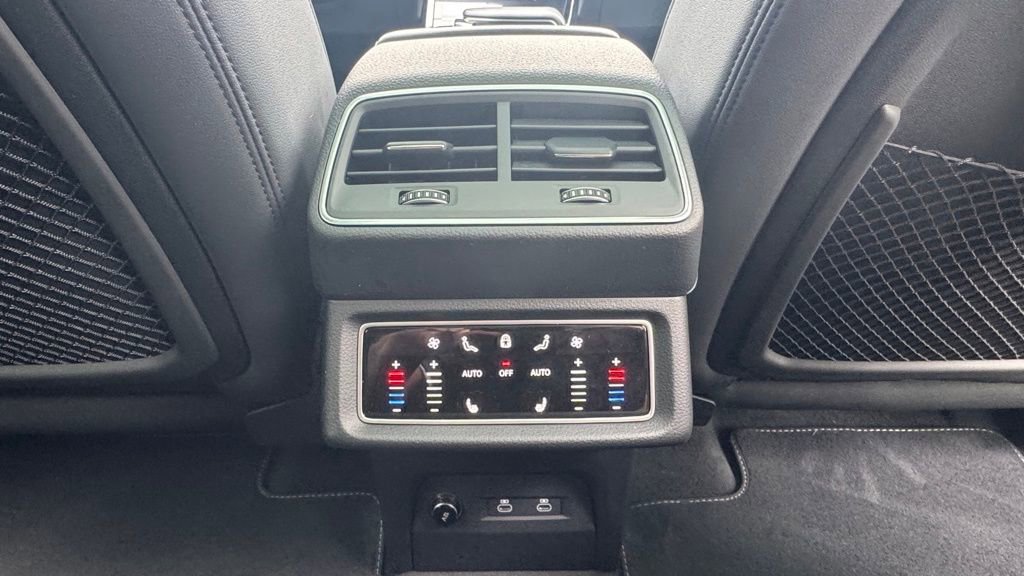 Used 2023 Audi e-tron Premium Plus image 12