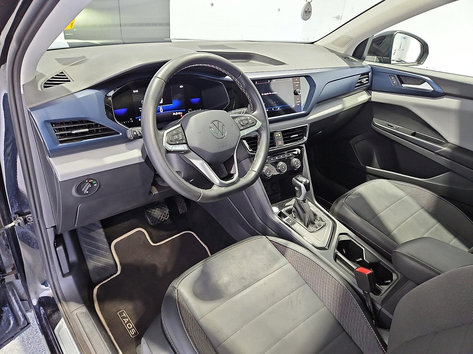 Certified 2023 Volkswagen Taos SE w/ Panoramic Sunroof Package FWD image 10