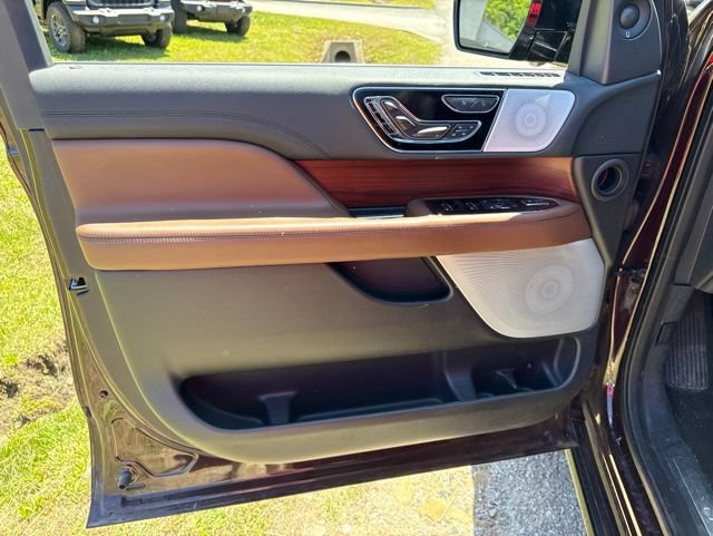 Used 2023 Lincoln Navigator Reserve AWD/4WD image 14