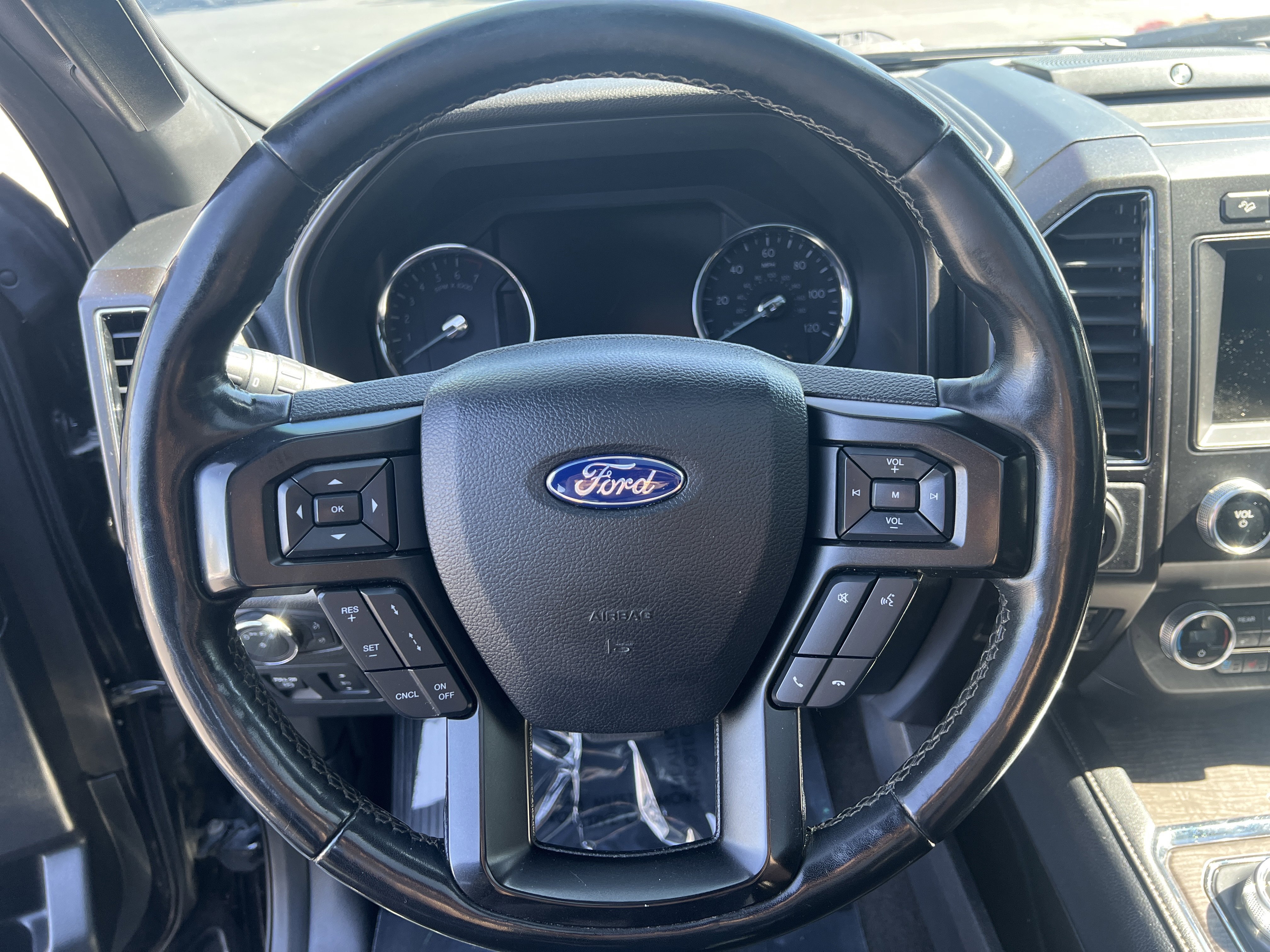 Used 2019 Ford Expedition Limited w/ Equipment Group 302A AWD/4WD image 15