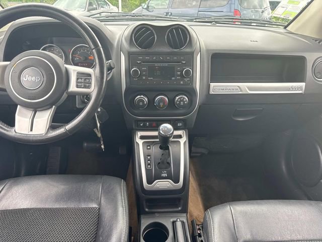 Used 2016 Jeep Compass Latitude FWD image 19