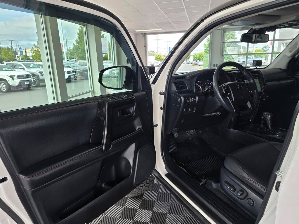 Used 2021 Toyota 4Runner TRD Off-Road Premium w/ Moonroof Package AWD/4WD image 32