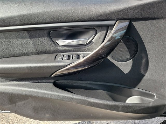 Used 2017 BMW 320i Sedan image 26