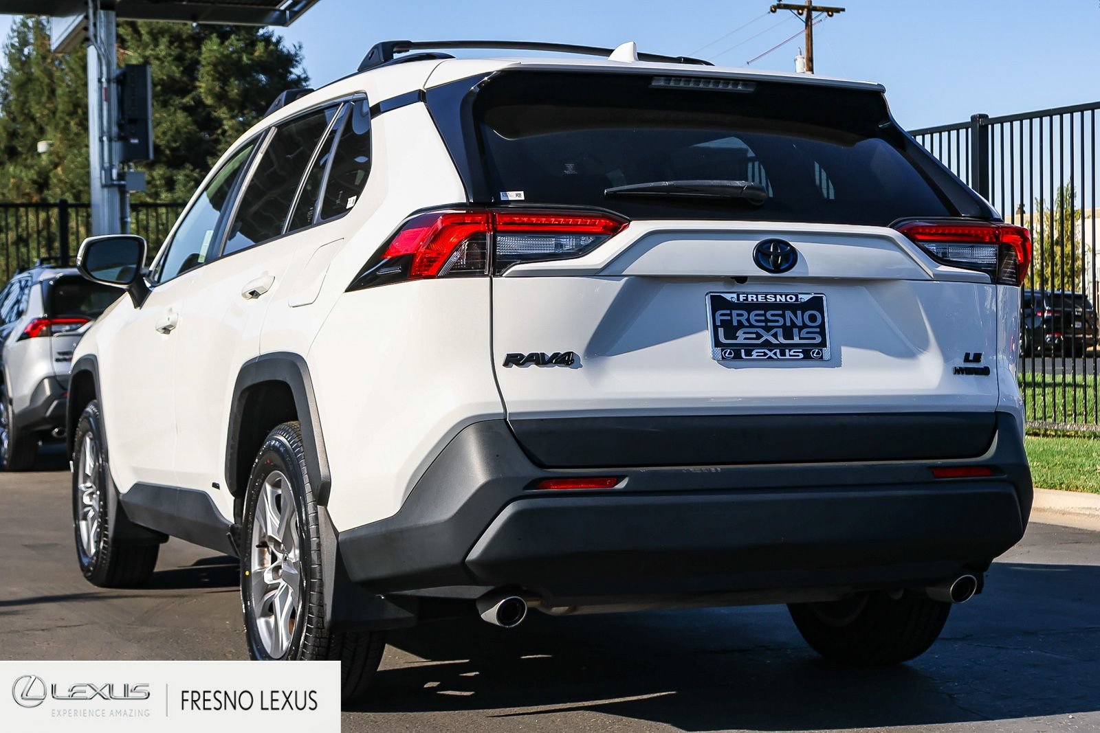 Used 2024 Toyota RAV4 LE AWD/4WD image 4