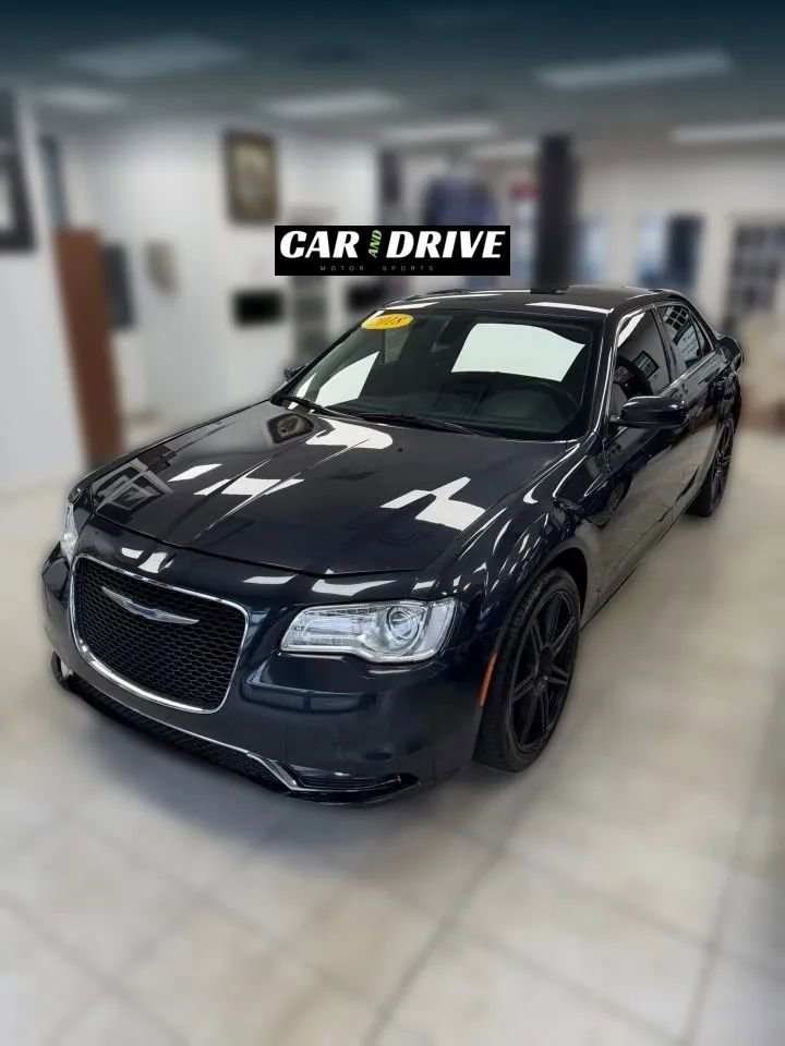 Used 2018 Chrysler 300 Touring w/ Driver Convenience Group RWD image 1