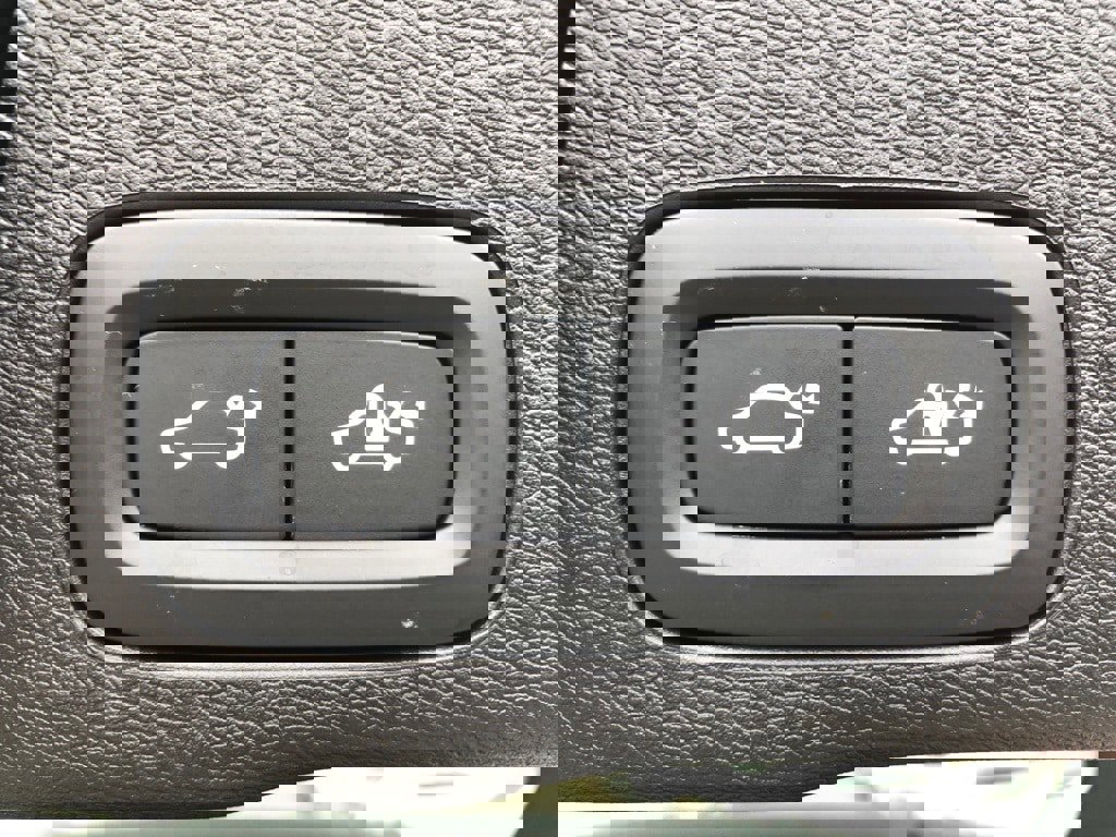 Used 2025 Volvo XC60 T8 Plus w/ Protection Package Premier image 37